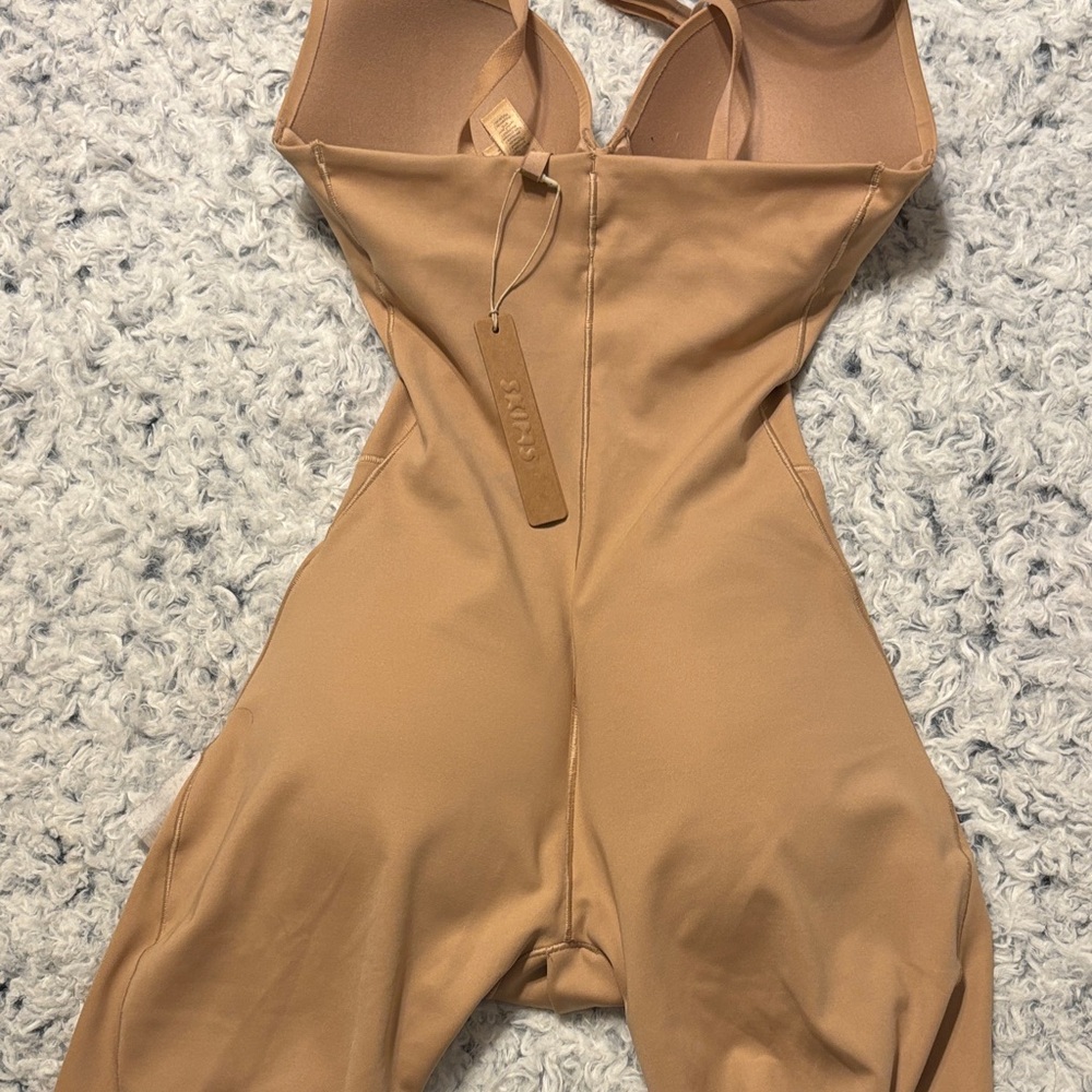 SKIMS ULTIMATE MID THIGH BODYSUIT NWT clay - Picture 6 of 6